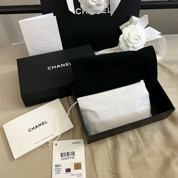 NEW full set. CHANEL beige caviar cardholder with gold CC logo hardware - Picture 14 of 15